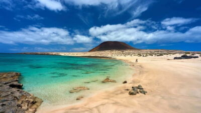 Lanzarote: La Graciosa Complete Jeep Tour with Beach Time - The Jeep Ride Reality Check: Fast Tracks, Bumpy Energy