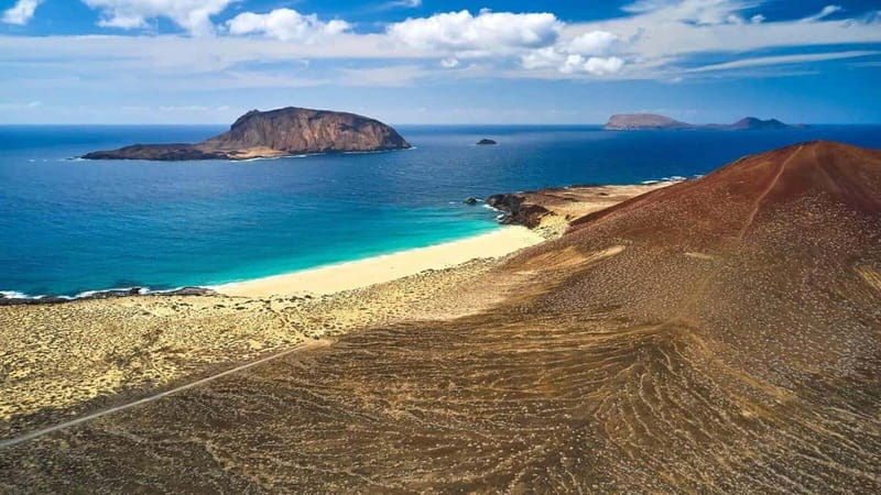 Lanzarote: La Graciosa Complete Jeep Tour with Beach Time - Playa de las Conchas (Plus Playa Ambar): Golden Sand Time