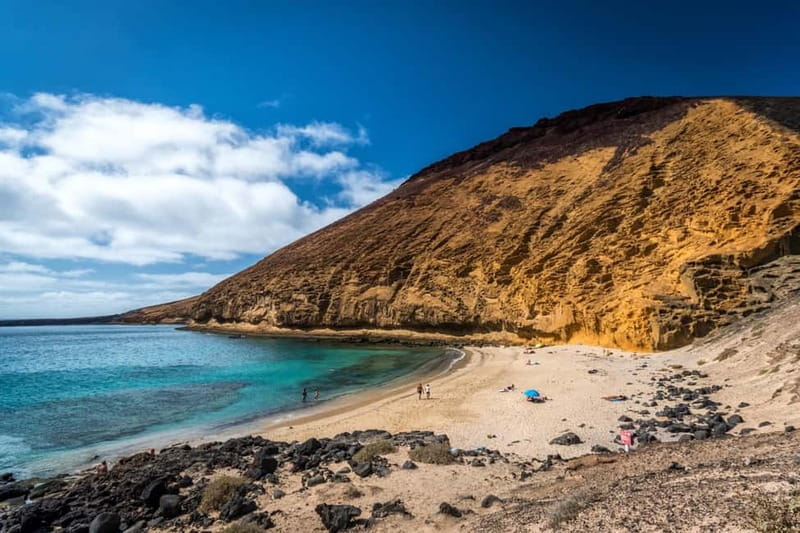 Lanzarote: La Graciosa Complete Jeep Tour with Beach Time - Playa de la Francesa and Montaña Amarilla: Your Beach Finale