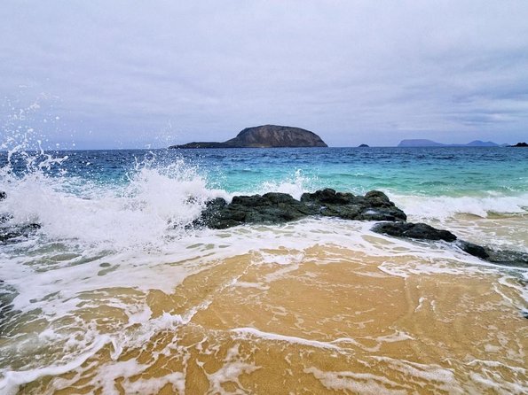 Lanzarote: La Graciosa island cruise with lunch and water activities - La Graciosa and the Catamaran Factor: Why This Route Works