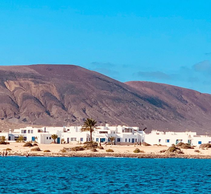Lanzarote: Northern Delights Tour - Onboard Lunch at the La Graciosa Harbor: What to Expect