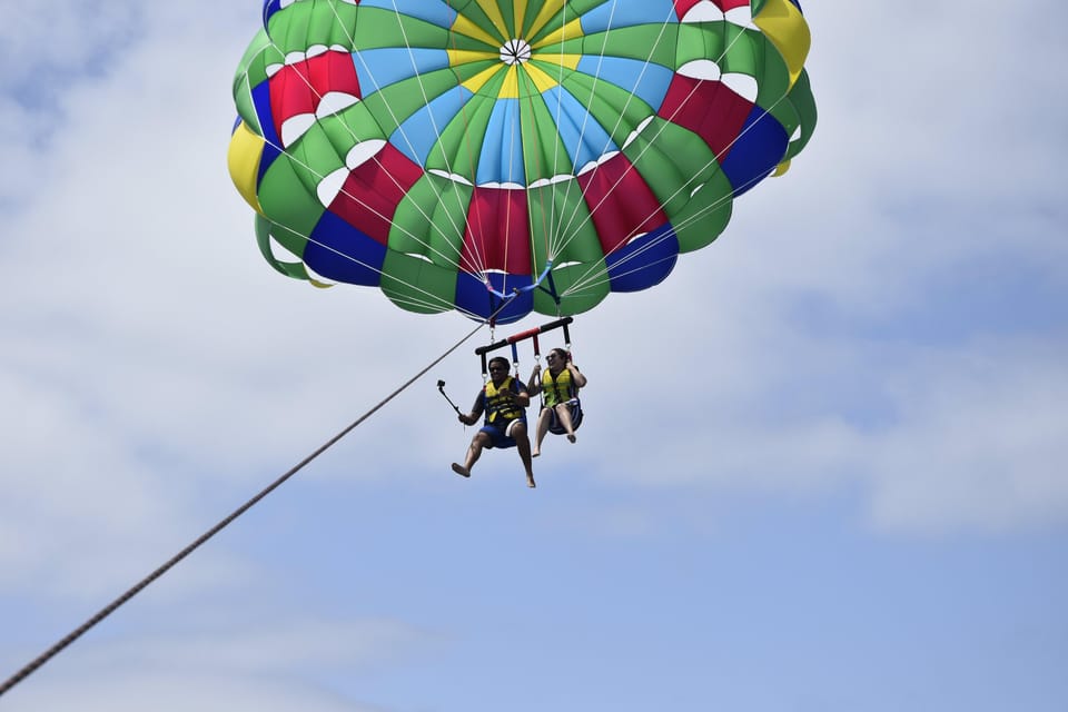 Lanzarote: Parasailing Adventure in Puerto del Carmen - Views over Lanzarote: coastline spotting without needing binoculars
