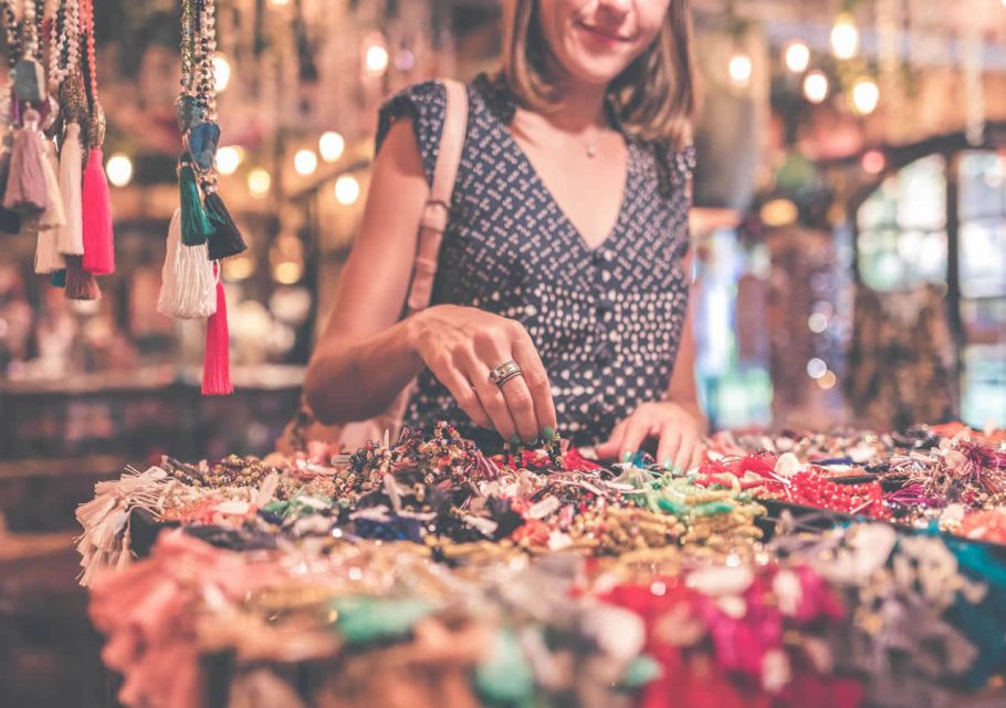 Lanzarote: Teguise Handicraft Market and La Graciosa Island - Teguise Sunday market: craft shopping with local energy