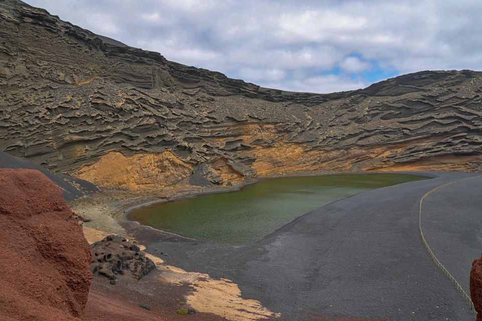 Lanzarote: Volcanos of Timanfaya and Caves Tour with Lunch - Lunch in Yaiza: A Necessary Break, Not the Star of the Show
