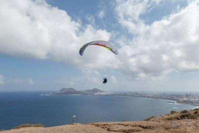Las Palmas: Paragliding Tandem Flight with Instructor - Meeting point reality: wind changes where you start