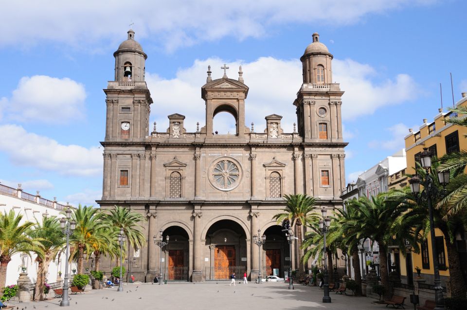 Las Palmas: Private Old City Guided Walking Tour with Tapas - Should You Book This Las Palmas Old City Tour?