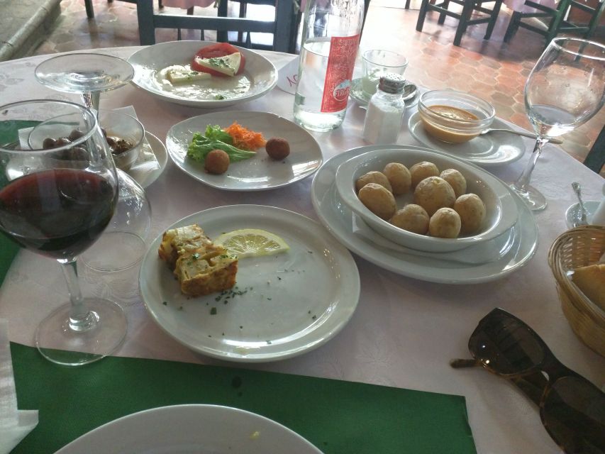 Las Palmas: Private Old City Guided Walking Tour with Tapas - Columbus House and the Cathedral: Time-Saver + Context