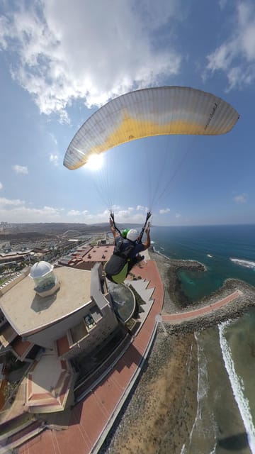 Las Palmas: tandem paragliding flights for everyone - “Eagle or Swallow?” How Your Pilot Can Shape the Ride