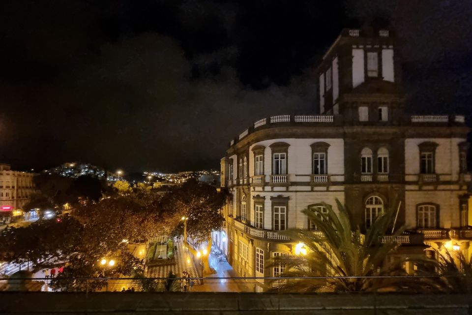 Las Palmas: Tapas and Drinks in the Beauty of the Old City - Second venue energy: variety and a chance to compare