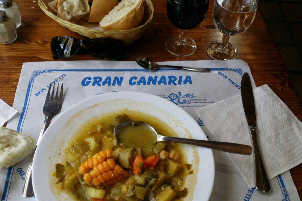 Las Palmas: Tapas and Drinks in the Beauty of the Old City - The guide experience: Artemis and Alfredo, plus what makes them work