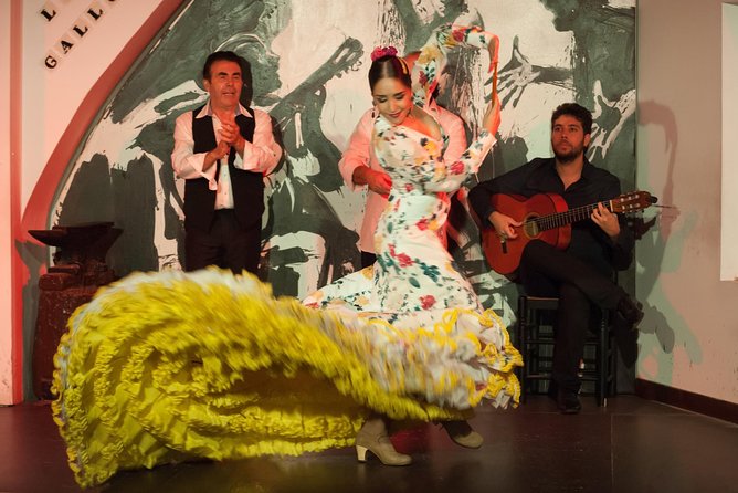 Los Gallos Flamenco Show Admission Ticket - What you’ll see onstage: dancers, singers, and guitarists