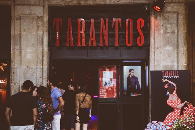 Los Tarantos Barcelona Flamenco Show Ticket - Seating, drinks, and comfort in a compact tablao