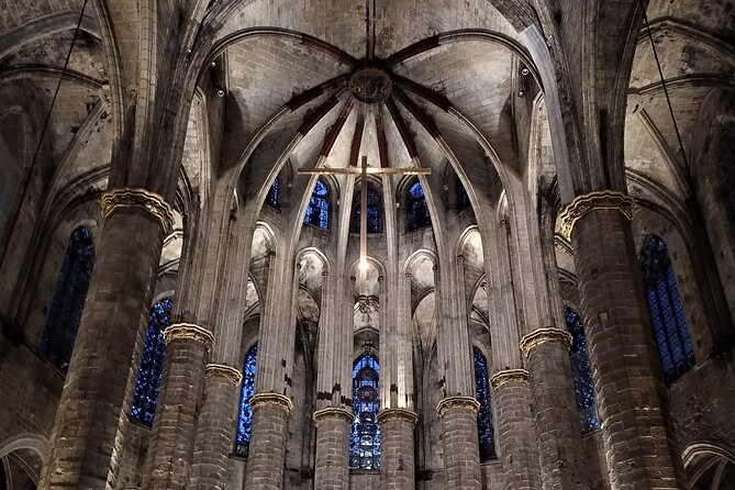 Luca’s Hidden Old Barcelona: the Gothic and El Born Tour - Catedral de Barcelona: seeing the Gothic cathedral without the crowds inside