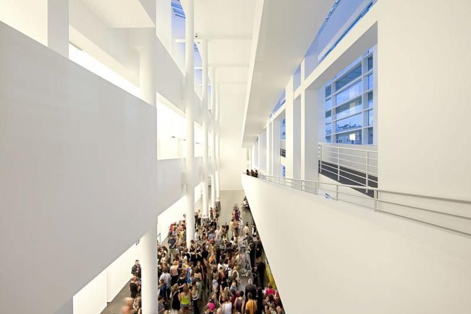 MACBA Barcelona – Contemporary Art Experience - Pairing MACBA With a Walk Around the Plaza and Neighborhood