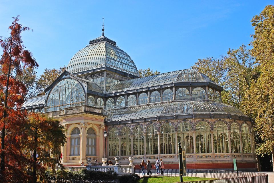 Madrid: 1.5-Hour Retiro Park Guided Walking Tour - Pond-side time and the Alfonso XII monument