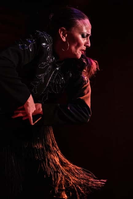 Madrid: Authentic Flamenco at Flamenco de Leones - Entering Flamenco de Leones in Central Madrid