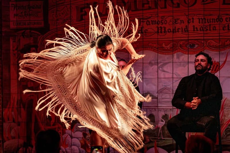 Madrid: Authentic Flamenco at Flamenco de Leones - Before the Show: Seating, Timing, and Puerta de Alcalá Atmosphere