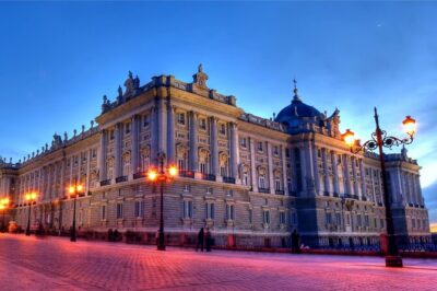 Madrid Best Walking Tour: Old city and Royal sites - Meeting Point, pace, and what 2.5 hours feels like