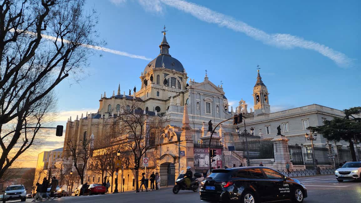 Madrid by Eco Tuk: Private tour, choose your duration! - Retiro Park: Crystal Palace and Rose Gardens at a Human Pace