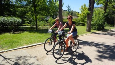Madrid City Guided Bike/E-Bike Tour for Small Groups - Meeting at Plaza de España: setting off smoothly (and safely)