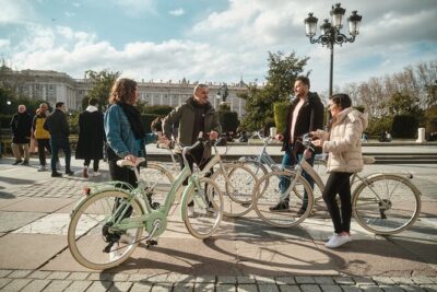 Madrid: City Highlights Guided Vintage Bike Tour - Where the tour starts near Plaza Mayor (and how to think about the timing)