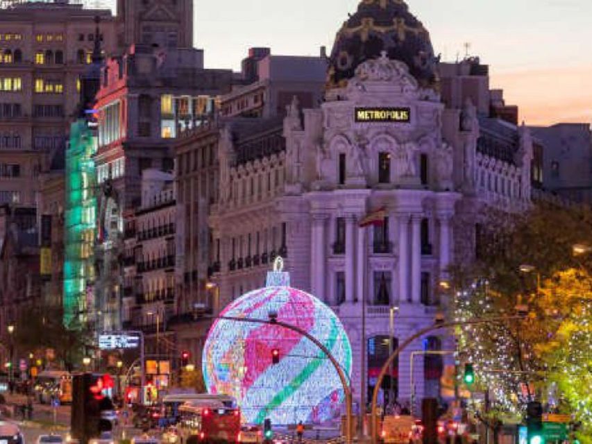 Madrid: City Highlights Tuk Tuk Tour - The guides make it: English/Spanish, humor, and smart tailoring