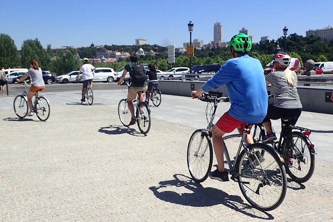 Madrid City Tour | Regular Bike or E-Bike | Reduced Groups - Getting started at Bravo Bike in Moncloa (and how to pick your bike)