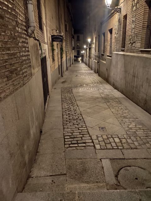 Madrid: Enchanted Evening Walking Tour in Spanish - Plaza de la Villa and Madrid de Los Austrias Origins