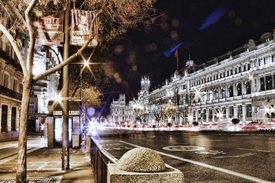 Madrid: Enchanted Evening Walking Tour in Spanish - Puerta del Sol: The City’s Heart and the Development Story