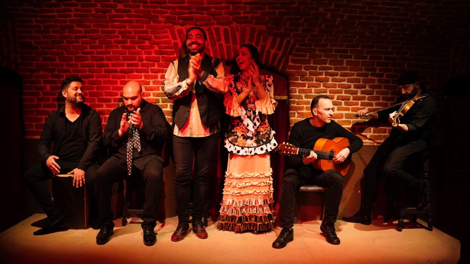 Madrid: Flamenco Show Entry Ticket with Drink & Artist Talk - Drinks and Value: Paying $41 for the Right Kind of Extras