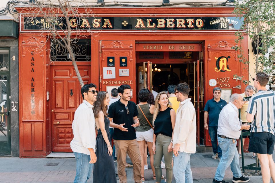Madrid: Flamenco Show with Tapas and Wine Tour - Plaza Mayor and Barrio de las Letras: a guided walk that keeps you oriented