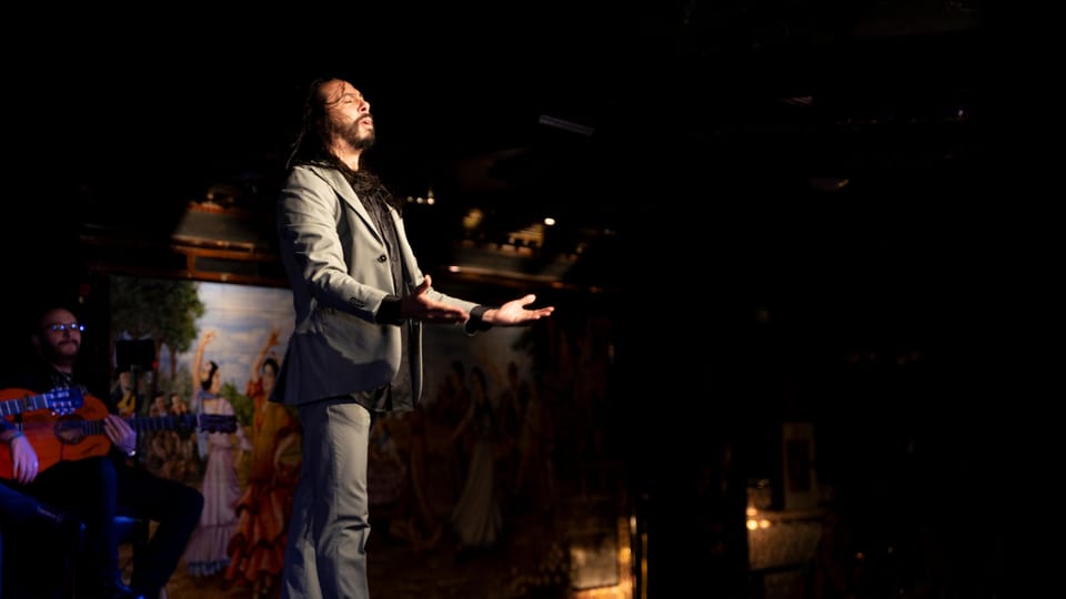 Madrid: Flamenco Show&Drink at Tablao 1911 (World's Oldest) - The Night’s Atmosphere: Hospitality, Staff, and Rules That Keep It Focused