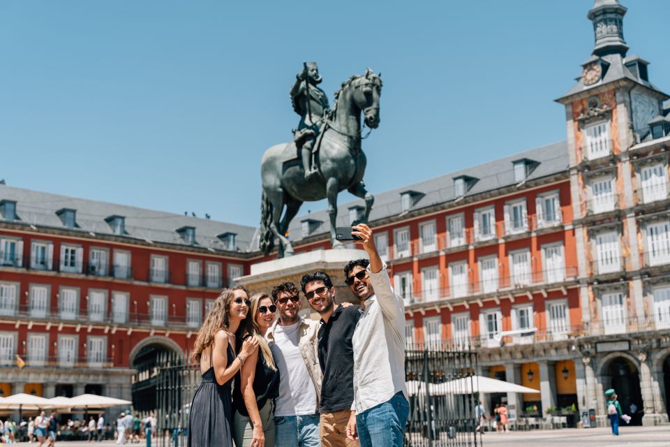 Madrid: Guided Tapas and Wine Tour with Rooftop Views - Rooftop cava toast at 6:00 PM: why the timing matters