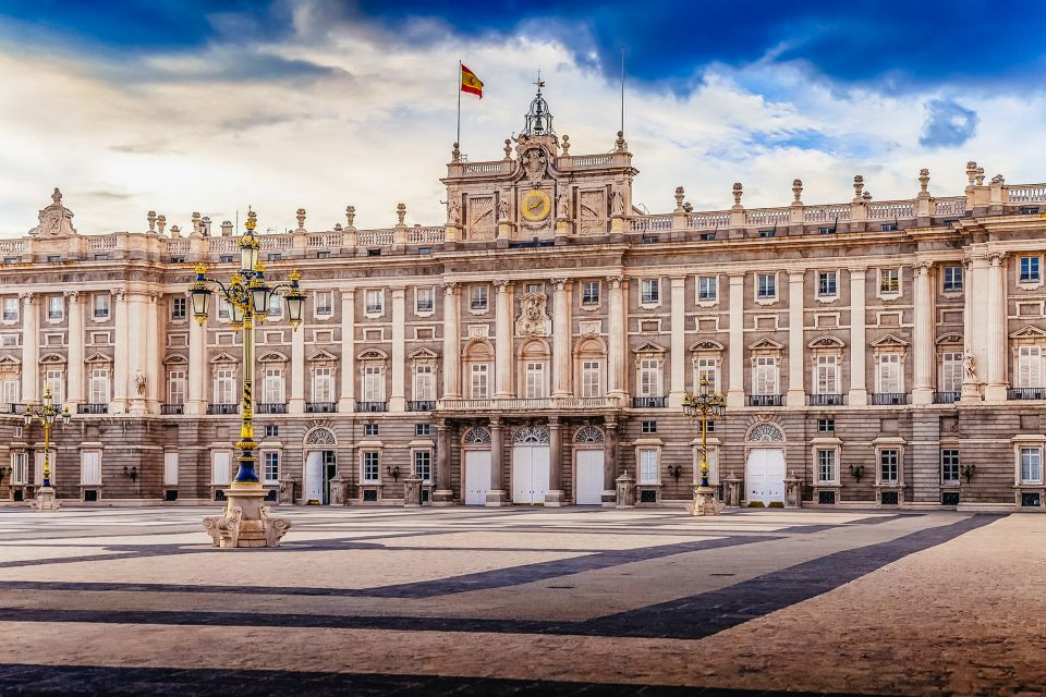 Madrid: Guided Tour of the Royal Palace with Fast Access - What you actually see inside the palace (and what you don’t)