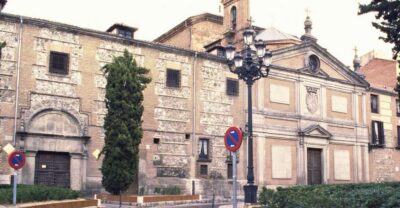 Madrid: Guided Walking Tour of Monasterio de las Descalzas - Meeting at Pl. de las Descalzas and finding your guide fast