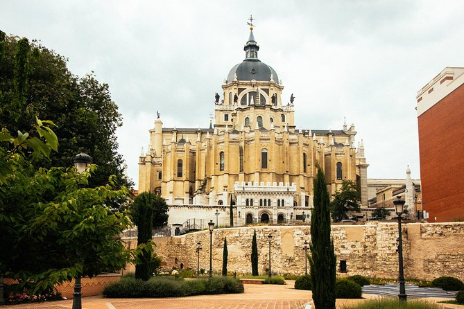 Madrid Highlights and Hidden Gems Private Tour with a Guide - Royal Palace exteriors and Plaza de Oriente viewpoints