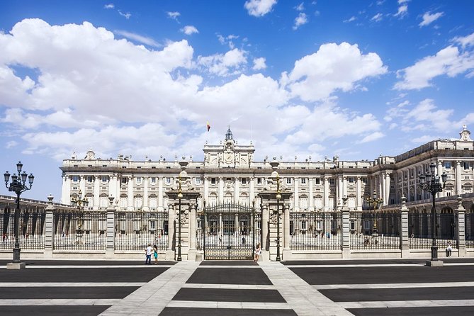 Madrid Highlights Tour with Santiago Bernabeu Stadium Entrance - Royal Palace Area to Gran Vía: Where Madrid Looks Designed