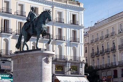 Madrid Historic Centre Food Tour with Authentic Tapas & Wines - Iberian ham, oil, and cheese: what to look for on the tasting