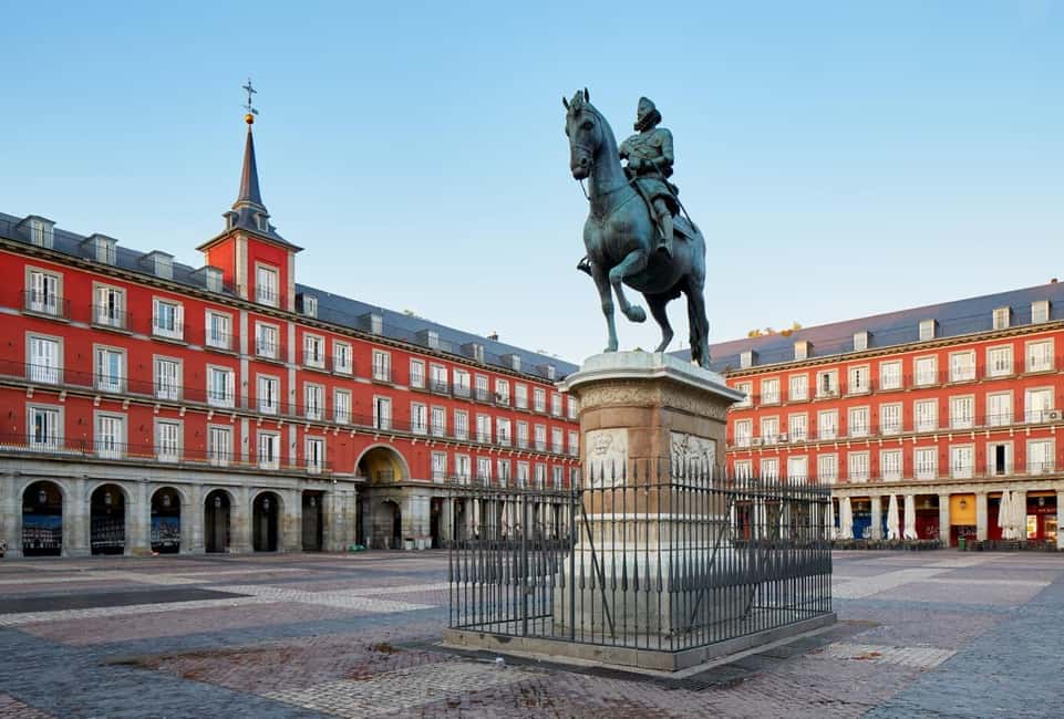 Madrid Historical in French (petit comité & private) - Plaza Mayor to San Ginés: monarchy, markets, and legends in one route