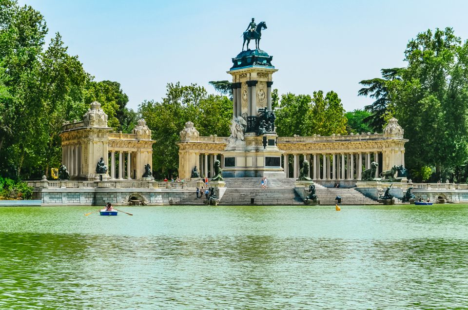 Madrid: Iconic Retiro Park Segway Tour - La Rosaleda and its 4,000+ roses: timing affects the vibe