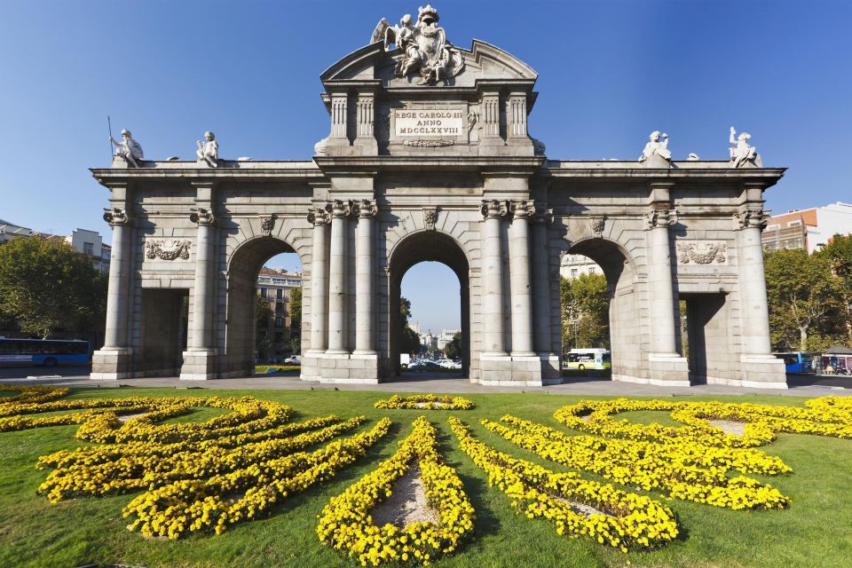 Madrid: Iconic Retiro Park Segway Tour - Estanque Grande del Retiro and Monumento a Alfonso XII: water views with weight