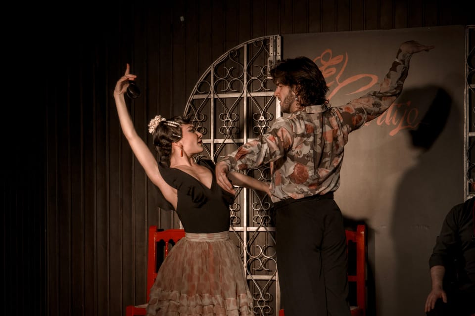 Madrid: Local Flamenco Show at El Cortijo - Your evening flow: from bar chatter to first clap