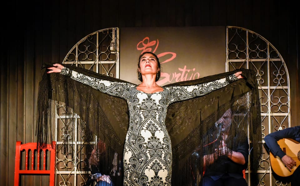Madrid: Local Flamenco Show at El Cortijo - Dinner and drink options: when food is part of the show