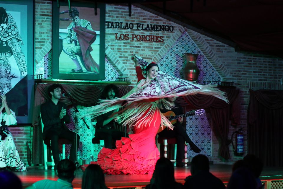 Madrid: Los Porches Flamenco Show with Tapas and Wine Ticket - The venue atmosphere: Spanish style, big space, and close-up energy