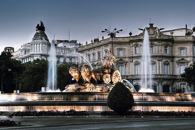 Madrid Old City Guided Walking Tour Semi-Private 12ppl Max - Stop 1: Royal Palace of Madrid (state ceremonies, and a ticket catch)