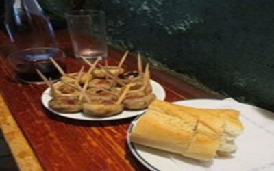 Madrid: Old Madrid Walking Food and Wine Tour - Walking Old Madrid: the Squares and Market Stops That Set the Mood