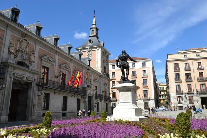 Madrid Old Town Donation-Based Walking Tour - Sobrino de Botín and Mercado San Miguel: Classic Food Stops, No Pressure