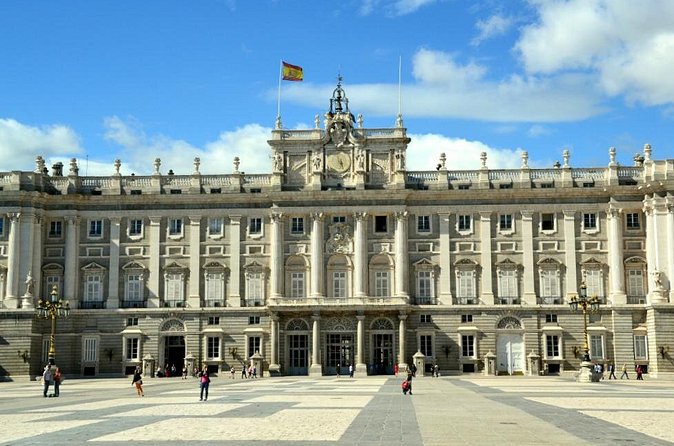 Madrid Old Town Donation-Based Walking Tour - Plaza de la Villa: Medieval Madrid’s Darker Side