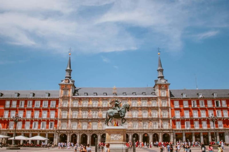 Madrid: Old Town & Poets District Guided Walking Tour - Where This Tour Starts: Lope de Vega and the Blue Umbrella