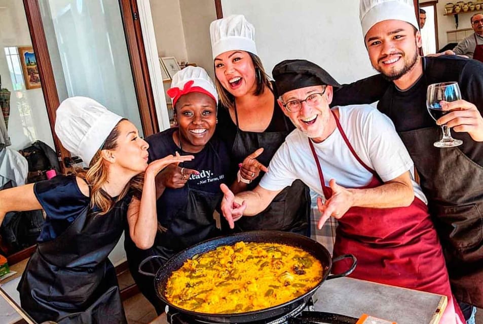 Madrid: Paella and Sangria Workshop in the City Center - Finding the cooking space: Calle de la Montera and Bon Vivant